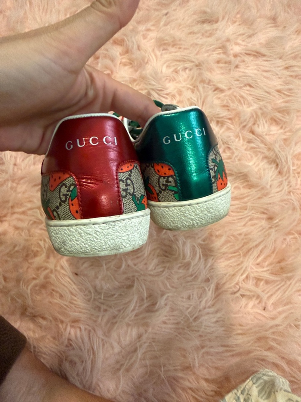 Gucci Strawberry Print Low-Top Sneakers in Red & Green - Picture 4 of 8
